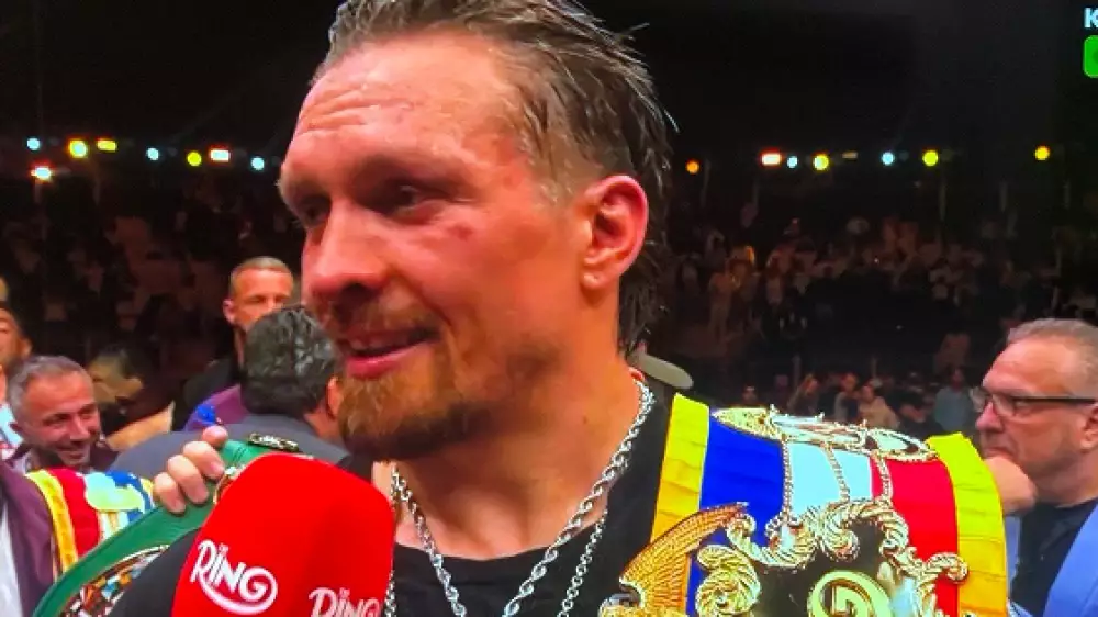 Украинец Александр Усик подтвердил свой титул WBC в тяжелом весе