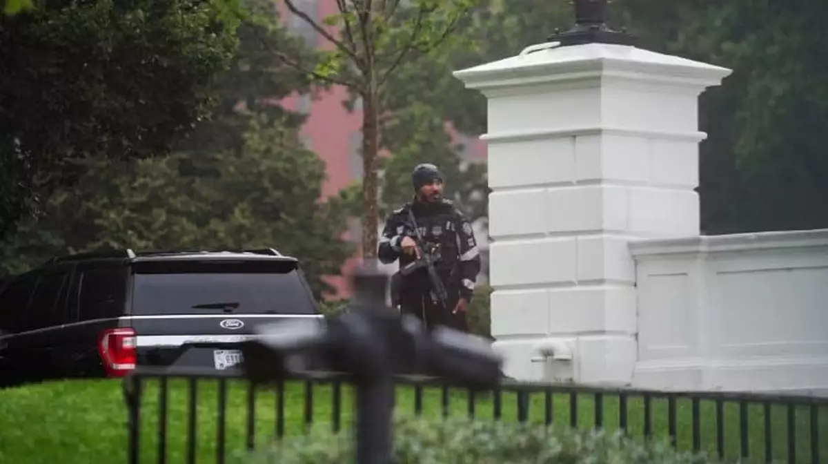 Трамп в безопасности: у Белого дома произошла перестрелка, ранены подозреваемый и прохожий