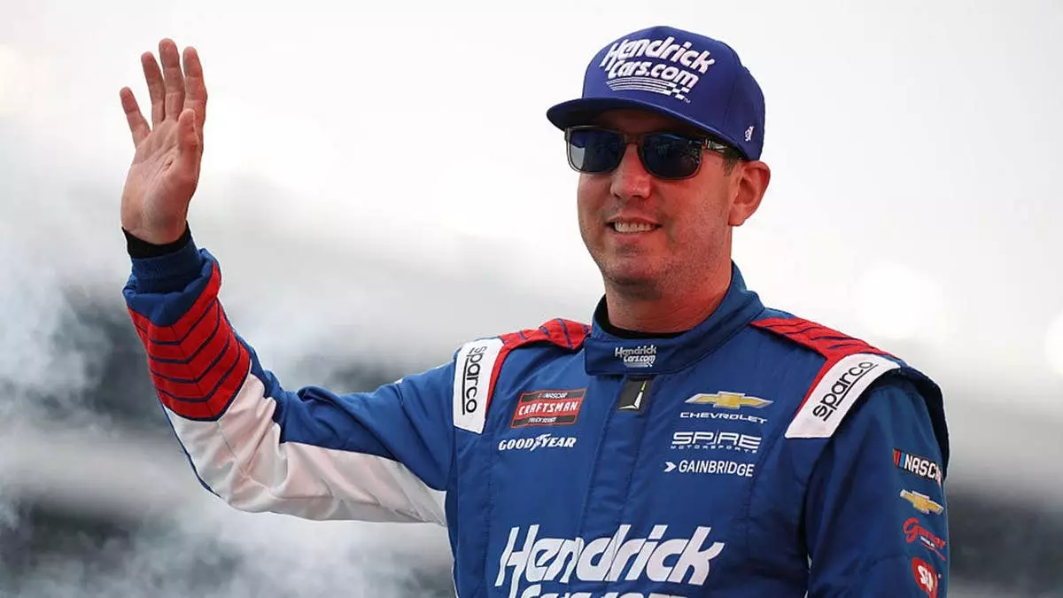В гоночных сериях NASCAR Truck Series и O'Reilly Autoparts на трассе в Шарлотте почтили память Кайла Буша минутой молчания.