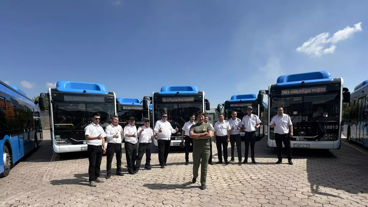 Айгүль Ержанова обновила мировой рекорд – она протянула автобус весом 13,5 тонны
