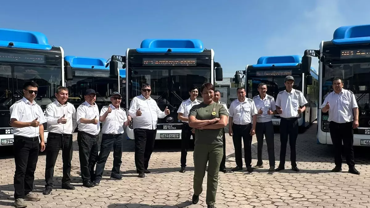 55-летняя казахстанка протянула автобус весом 13,5 тонны и обновила мировой рекорд