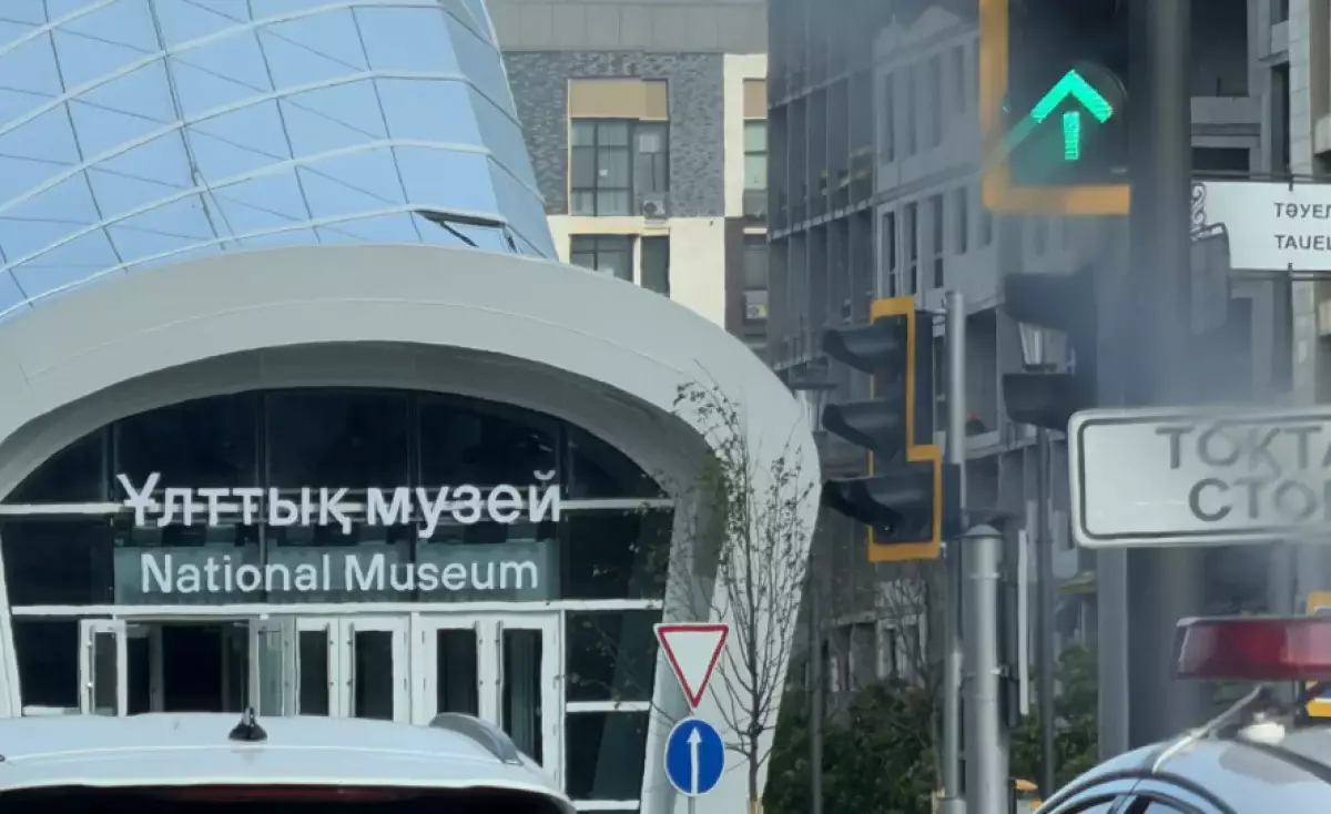 Жители Астаны потребовали переименовать станцию LRT на казахском языке