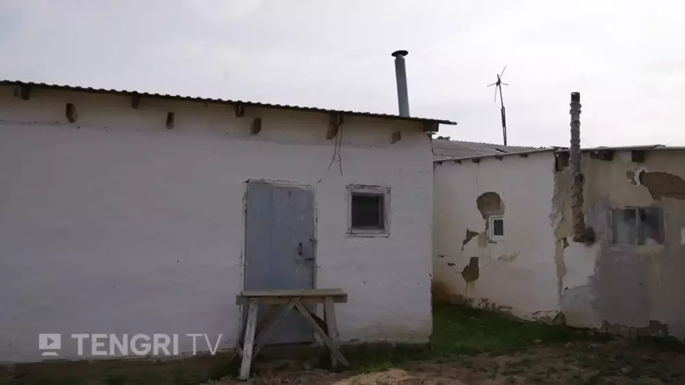 Атыраудағы отбасының жантүршігерлік өлімі: қарт ерлі-зайыпты өлтірілген жердің кадрлары