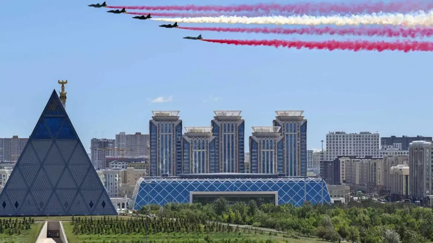 Путиннің сапарына орай Астана аспанында жойғыш ұшақтар ұшады