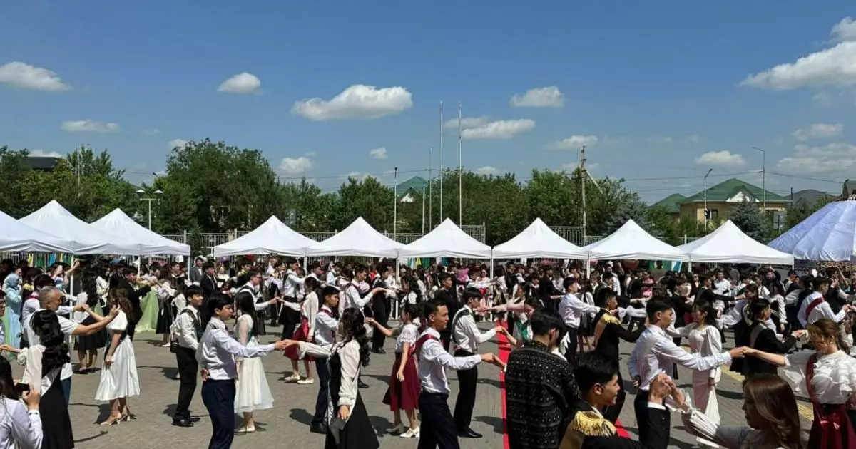  Биыл мектеп бітірушілер саны бойынша 25 жылдағы ең жоғарғы  рекорд орнады 