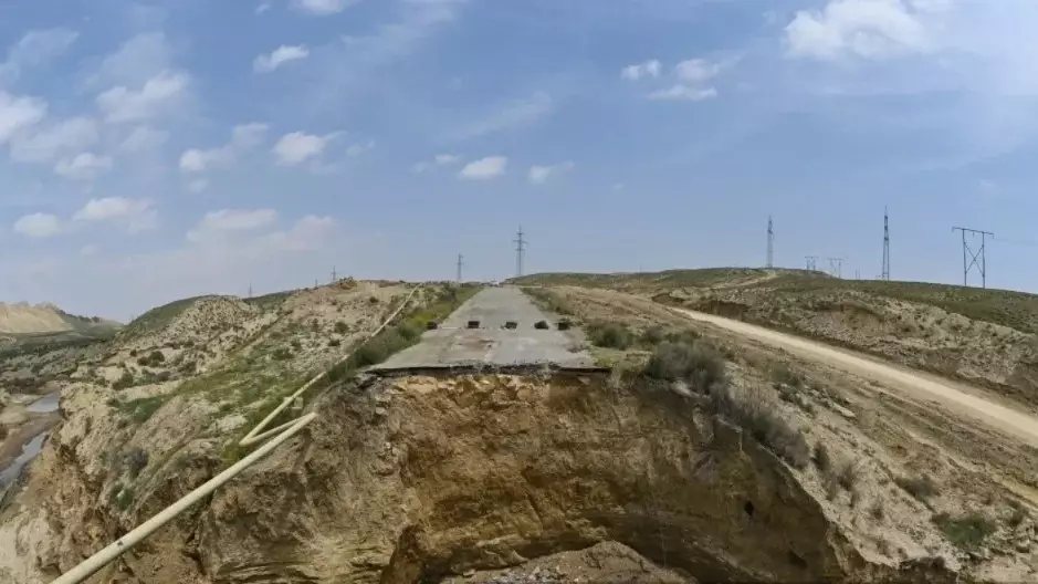 После селя село под Баку осталось почти отрезанным от мира