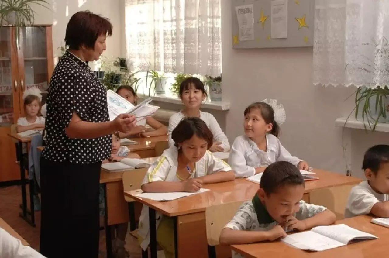 Астана мектептерінде бірыңғай сынып сағаты өтті