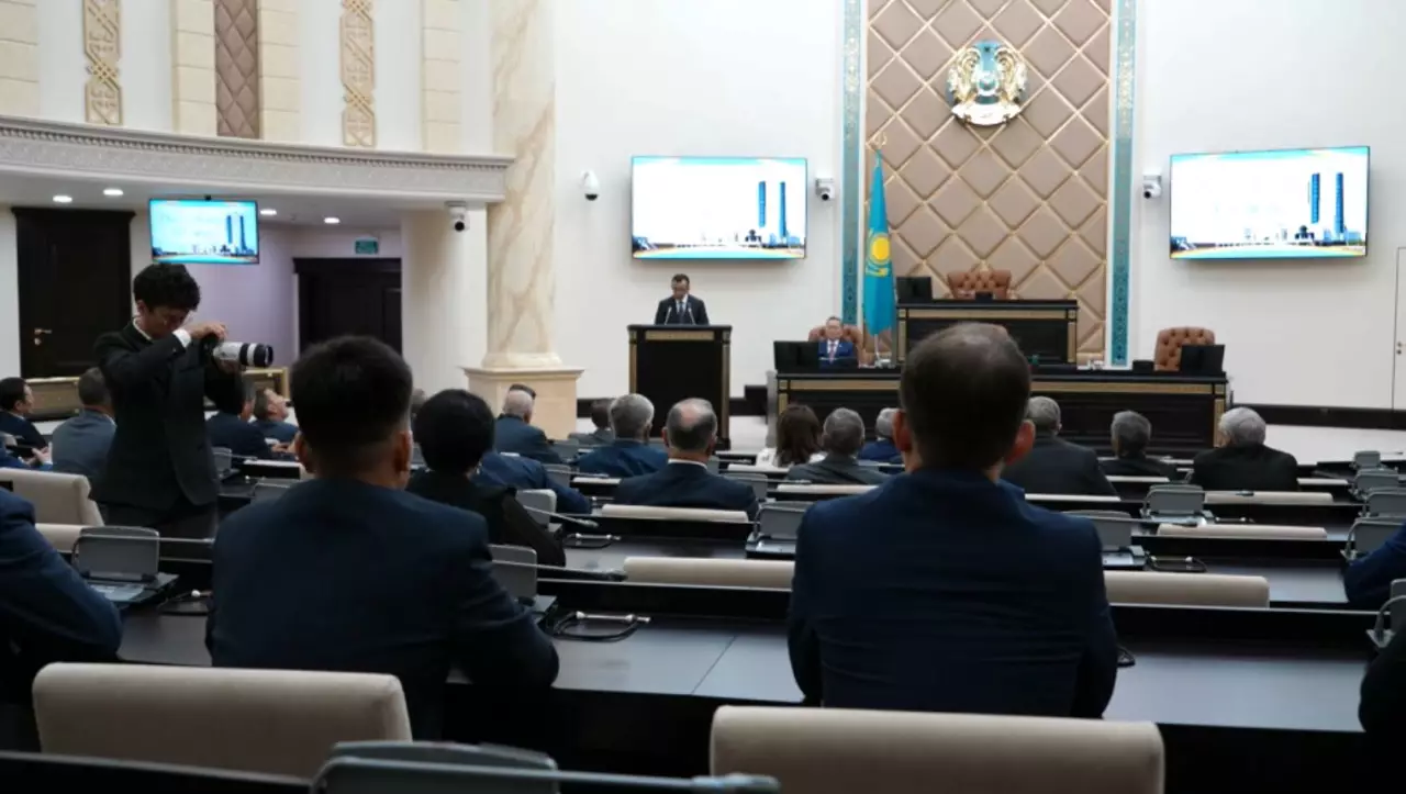 Сенатта Әділ Ахметтің 85 жылдығына арналған салтанатты іс-шара өтті