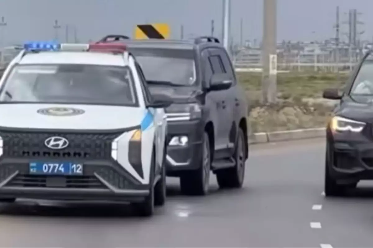 Полиция Актау заблокировала выезды из города для машин с выпускниками