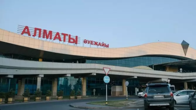 В аэропорту Алматы временно изменили схему въезда