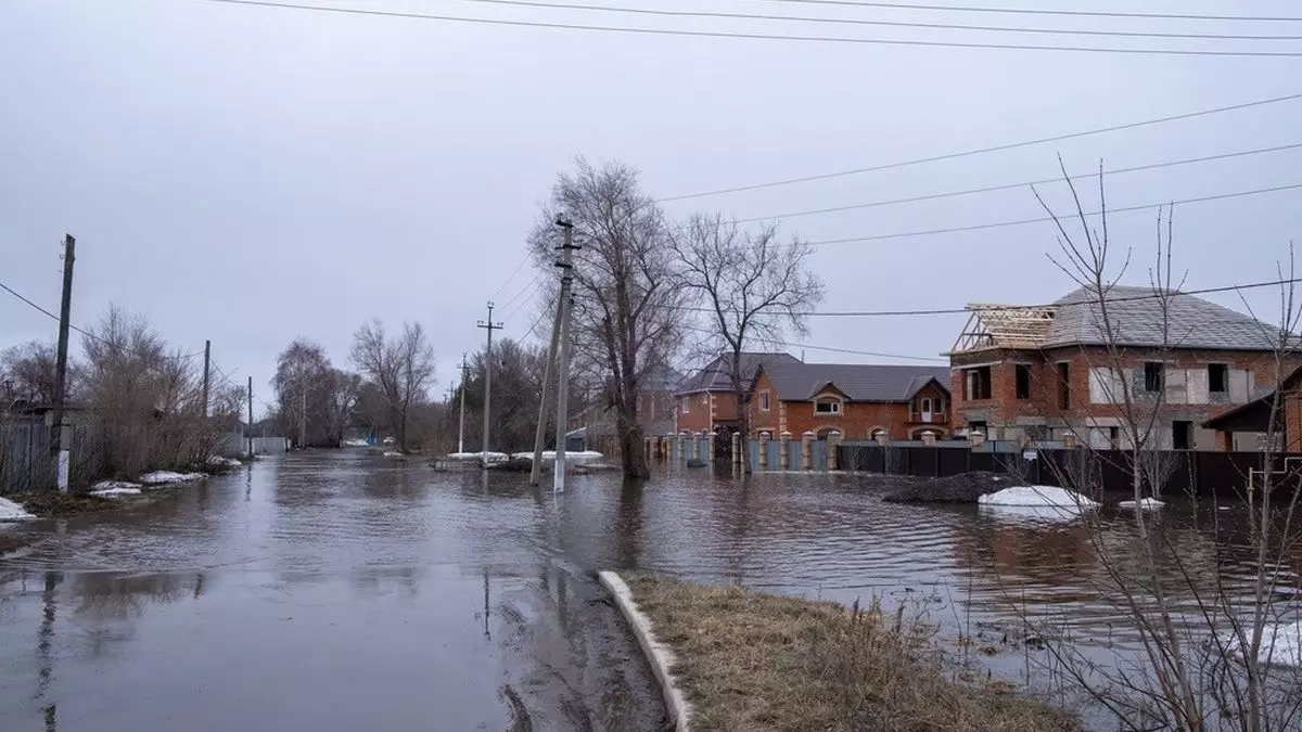 Несколько посёлков затопило в Туркестанской области после сильного дождя