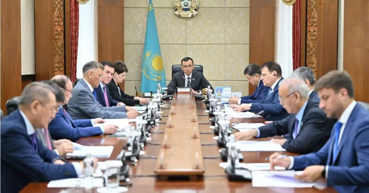   Мәулен Әшімбаевтың төрағалығымен Сенат бюросының отырысы өтті   