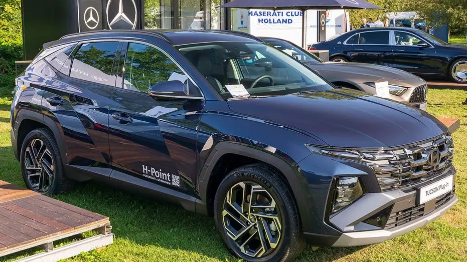 Hyundai отзывает более 421 000 автомобилей для устранения программной ошибки, вызывающей неожиданное торможение.
