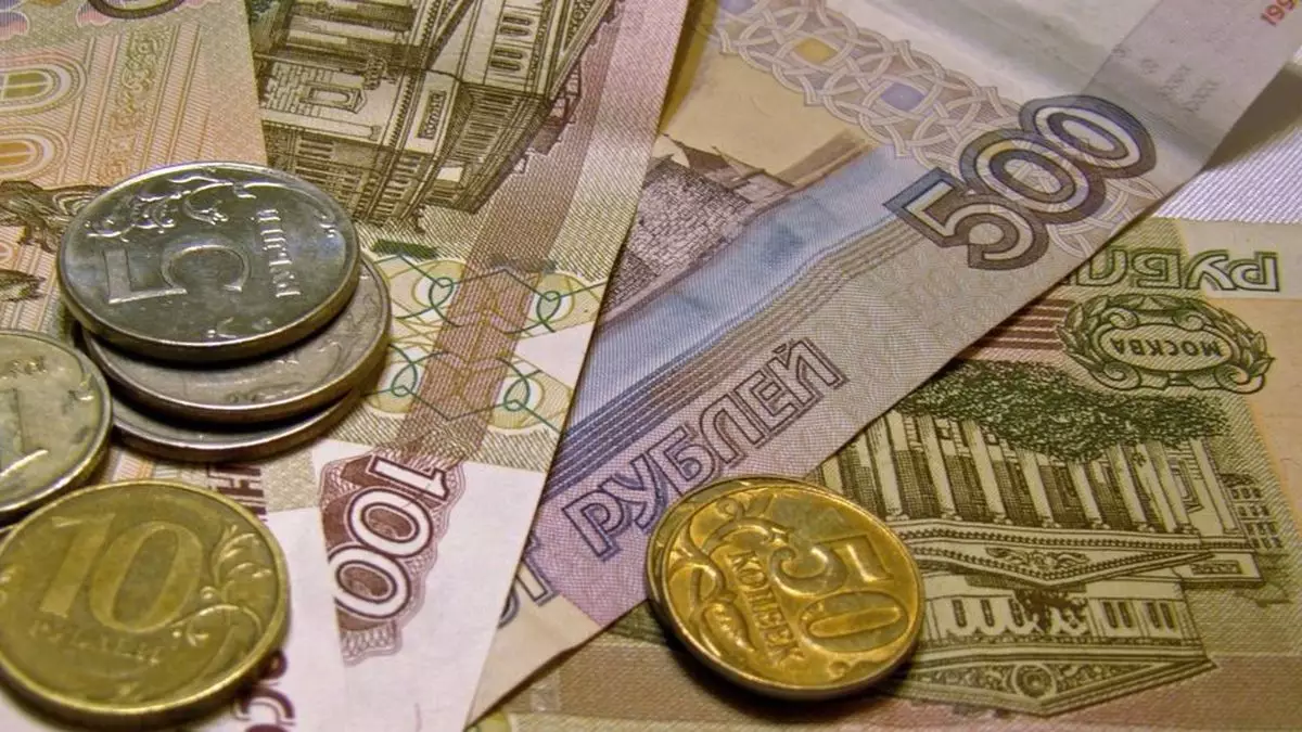 Российский рубль "затмил" доллар и евро в Казахстане