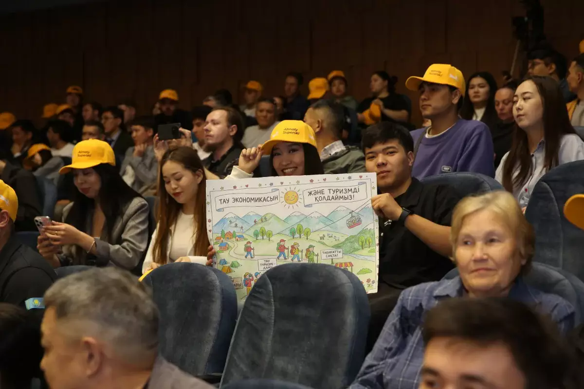 Алматыда өткен қоғамдық тыңдауда жастар плакаттармен Almaty Superski жобасын қолдады