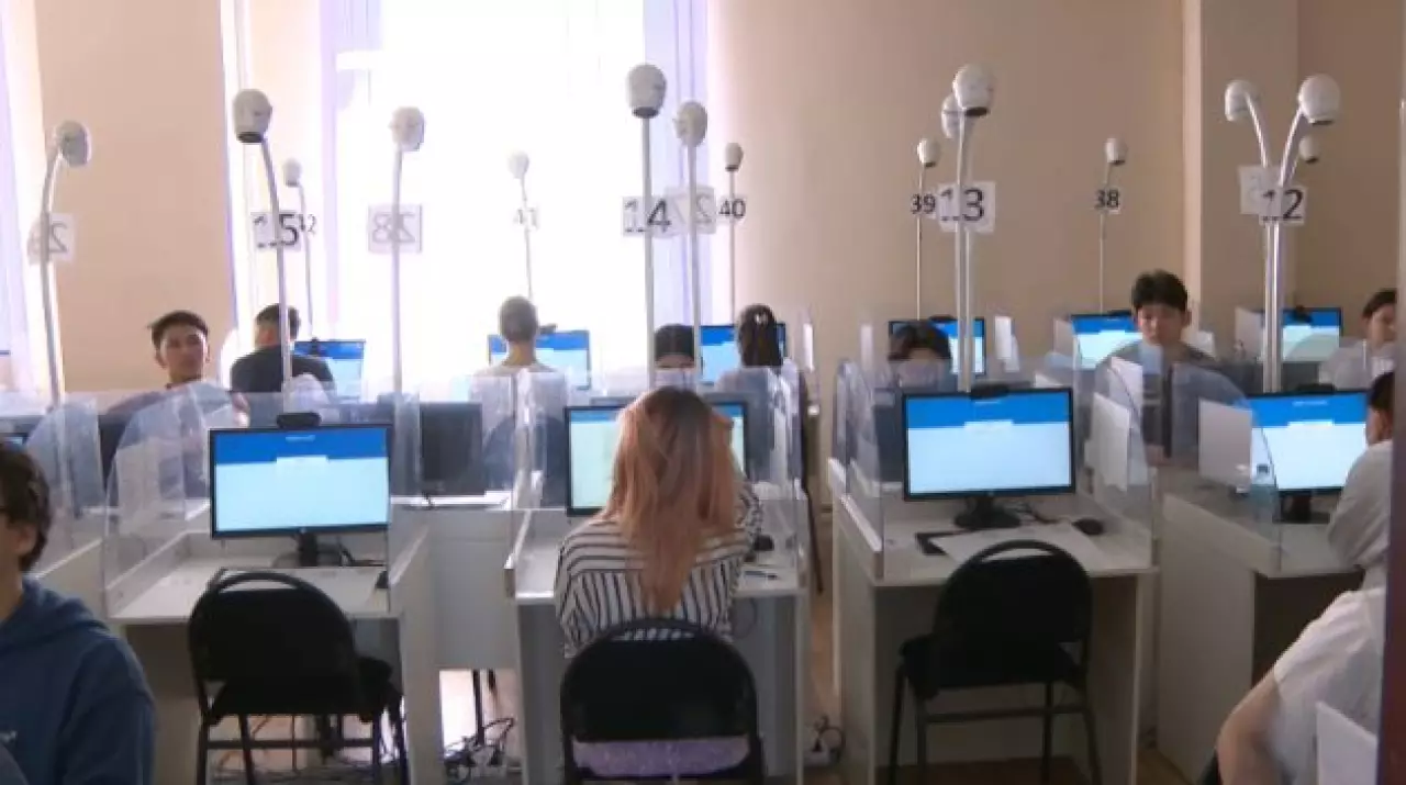 Почти 240 тысяч человек зарегистрировались на ЕНТ