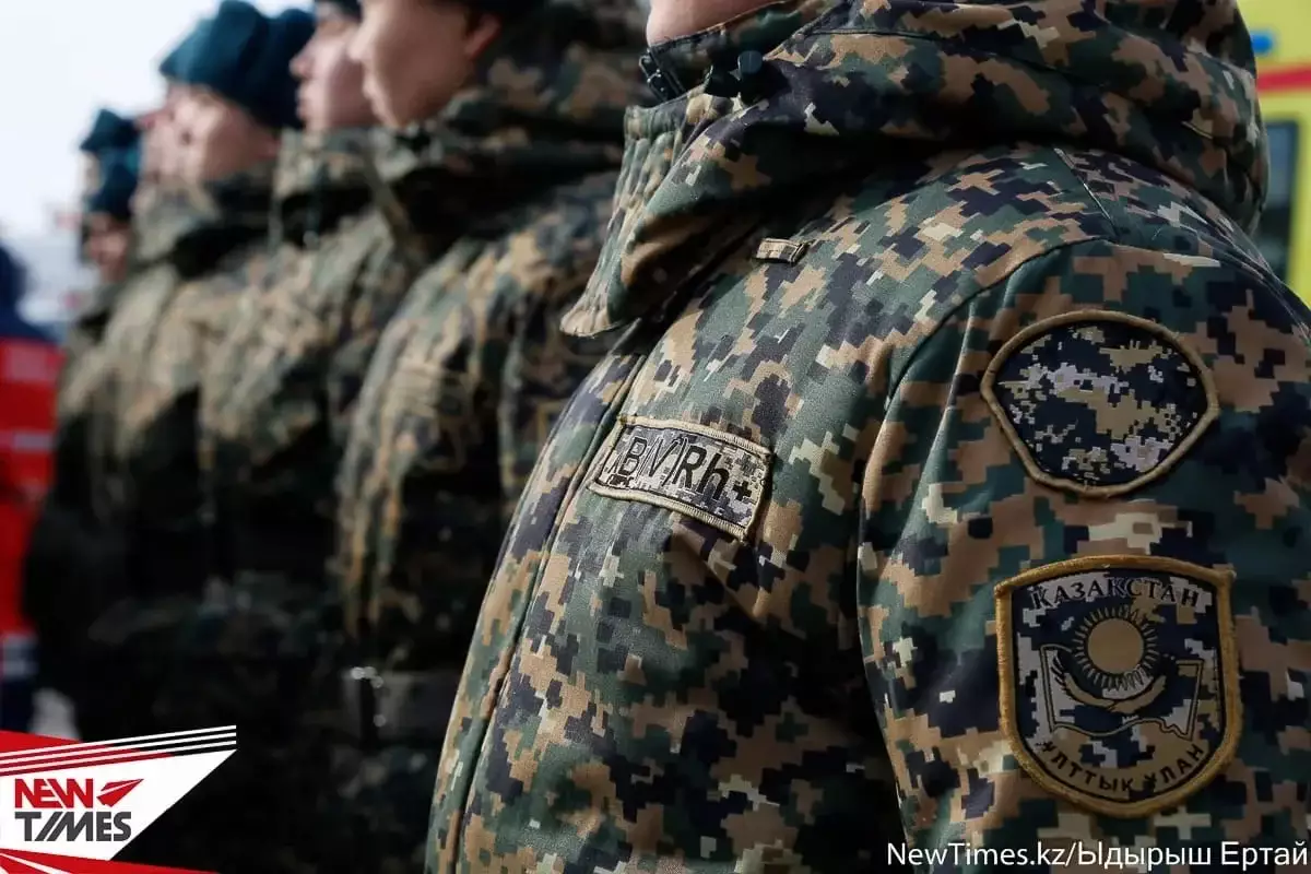 В Караганде студентов забрали в военкомат прямо с защиты диплома