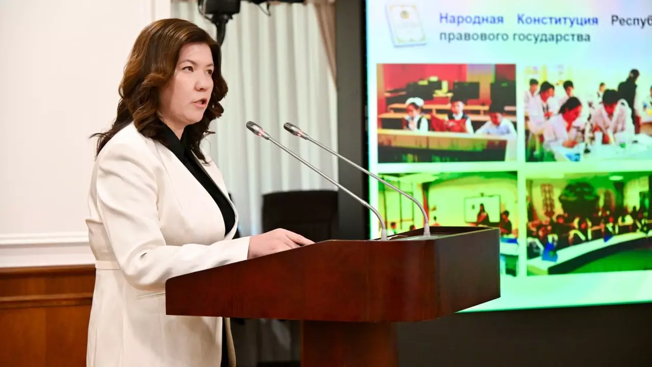 Президент Жарлығын жүзеге асыру аясында білім беру жүйесіне ЖИ енгізу: Премьер-министр Оқу-ағарту министрлігі жұмысына назар аударды