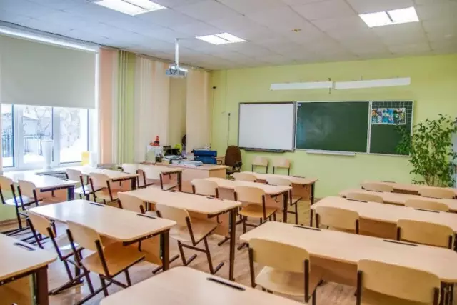 Ақтөбеде соңғы қоңыраудан кейін мектеп қызметкері көз жұмды