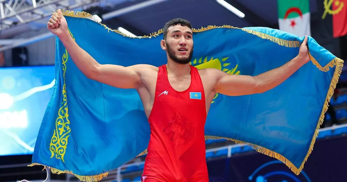  Еркін күрес шебері Ризабек Айтмұхан жаңа салмақта Азия чемпионы атанды 