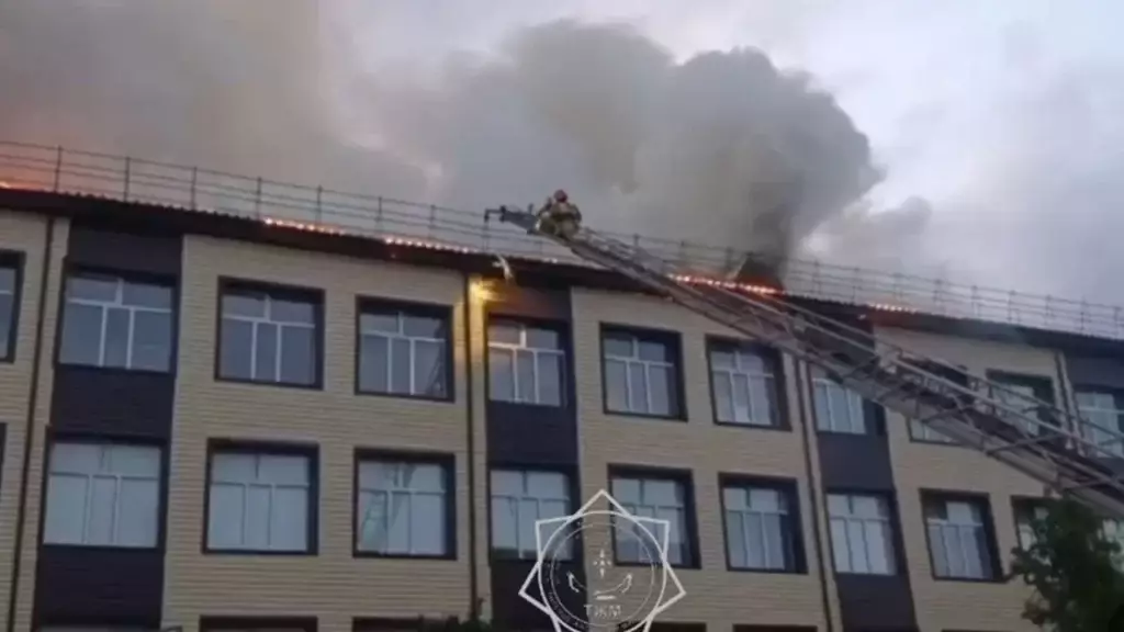 Арқалықта мектеп өртеніп жатыр