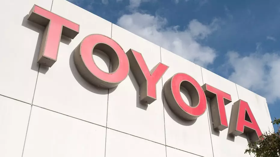 Toyota отзывает 43 500 грузовиков из-за дефекта двигателя, который может привести к внезапной остановке.