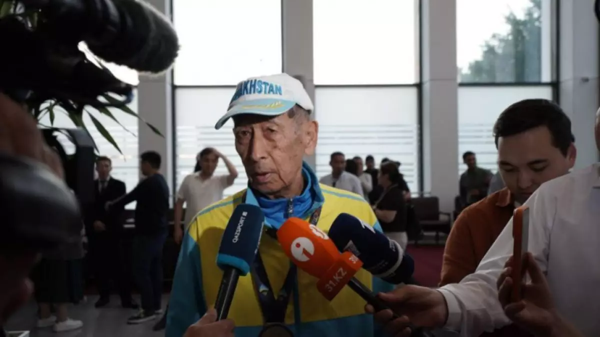 80-летний казахстанец пробежал 42,2 км в ЮАР