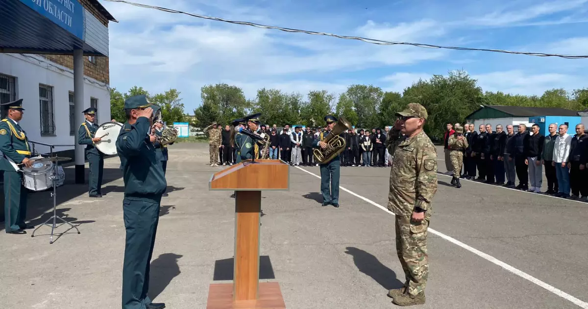   Қарағандыдан Ұлттық ұланның алғашқы 1-2026 шақырылым сарбаздары Астанаға аттанды   