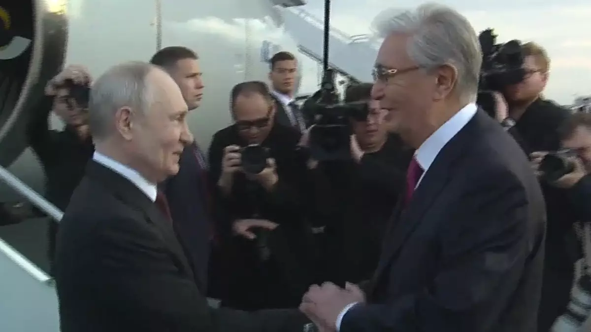 Владимир Путин мемлекеттік сапармен Қазақстанға келді