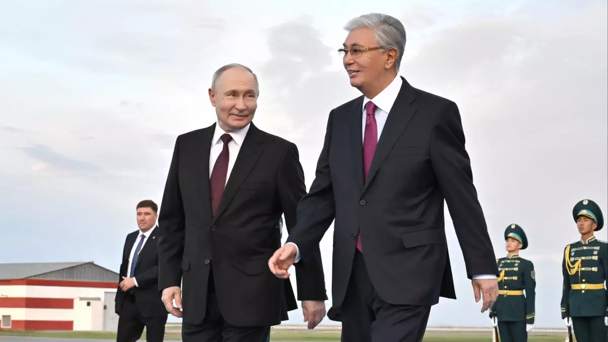 Көк кілем, домбыра және мемлекеттік протокол: Астанада Владимир Путинді қалай қарсы алды
