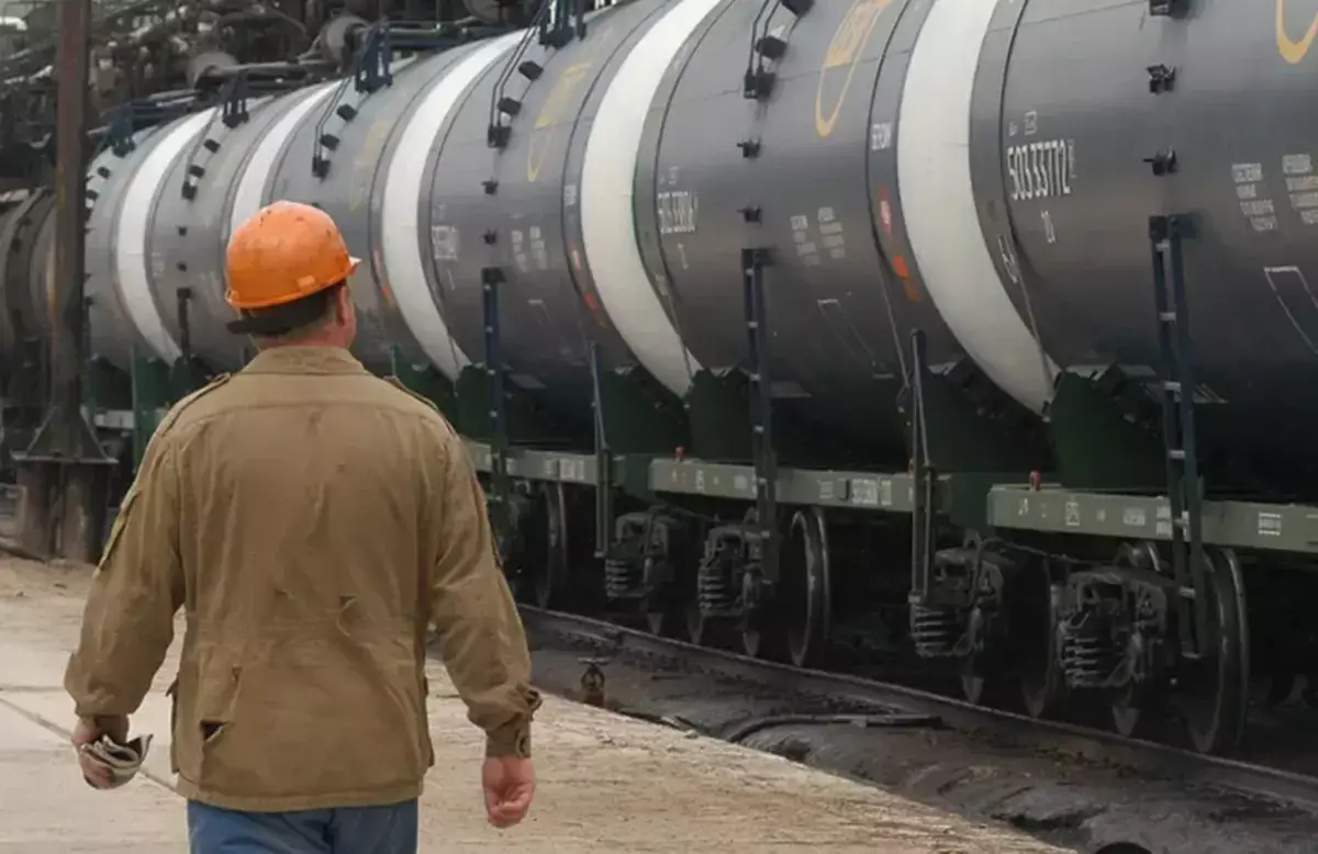 Цены вверх или пустые АЗС: Казахстан может лишиться ГСМ из-за новых ограничений России - новости на Lada.kz 27.05.2026