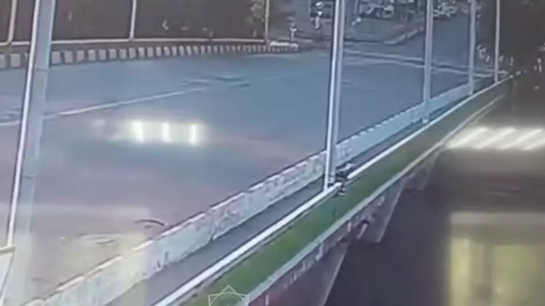 Попытку прыжка с моста предотвратили в Усть-Каменогорске