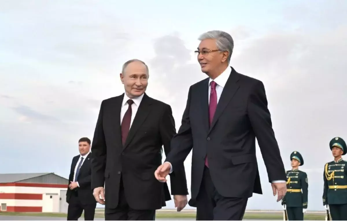 Как встретили Владимира Путина в аэропорту Астаны. Фоторепортаж