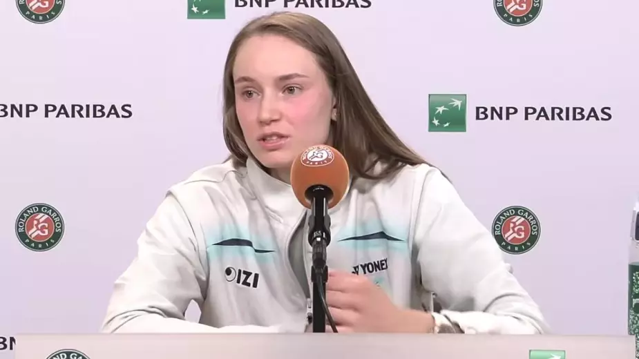 Рыбакина объяснила ранний вылет на Ролан Гаррос и почему тренер ушел по ходу матча