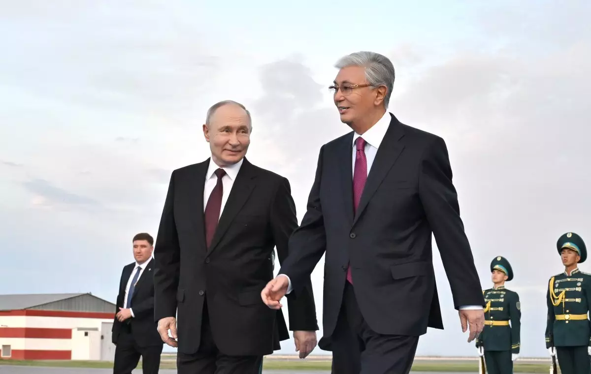 «Дәстүрден тыс»: Путиннің Қазақстанға сапарының басты ерекшелігі қандай?