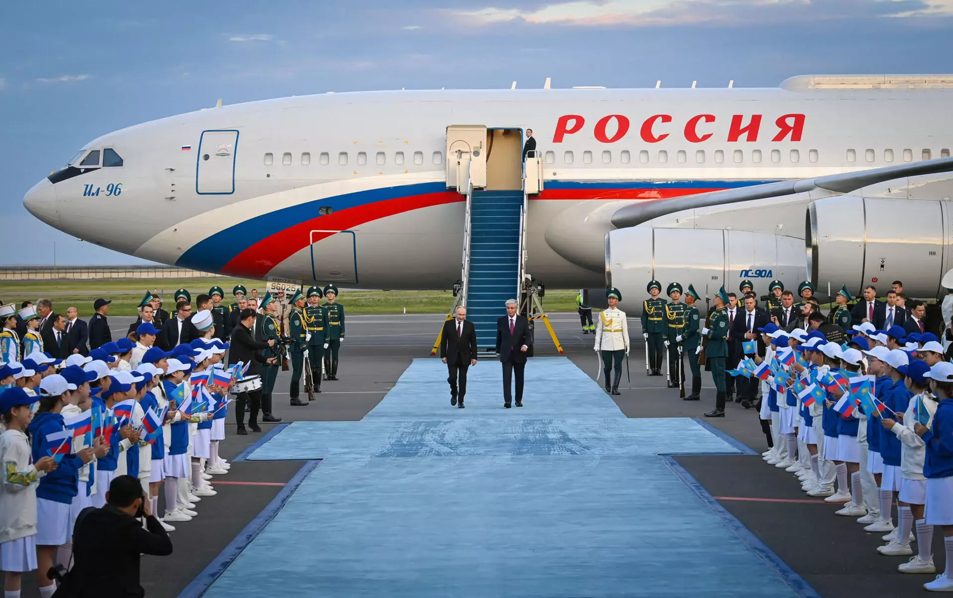 Президент России прибыл с государственным визитом в Казахстан
