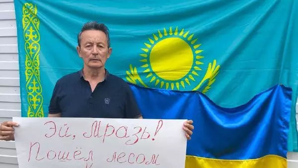 «Путин, Қазақстаннан кет!» деген жазу жариялаған белсендіні полиция ұстап, босатты