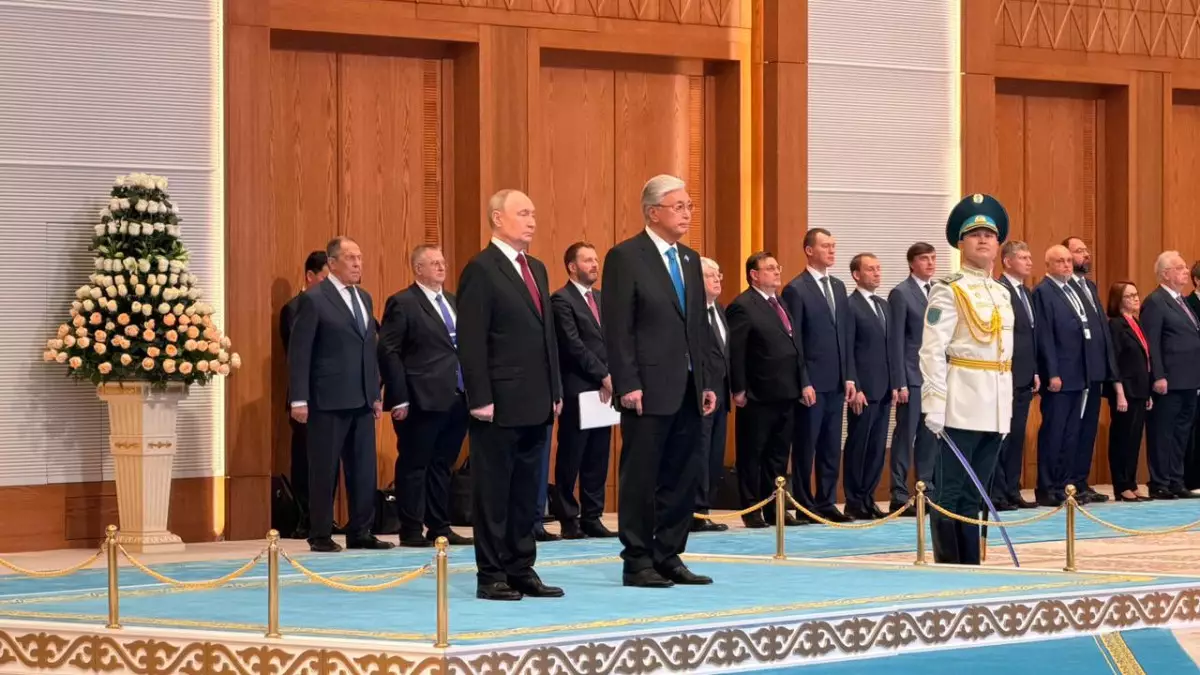 Тоқаев Путинді Тәуелсіздік сарайында қарсы алды