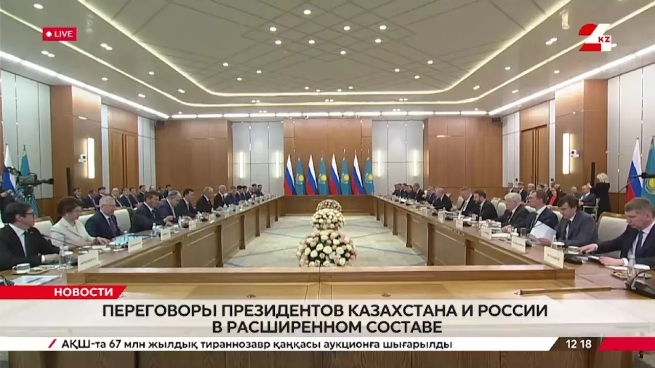 Начались переговоры президентов РК и РФ в расширенном формате