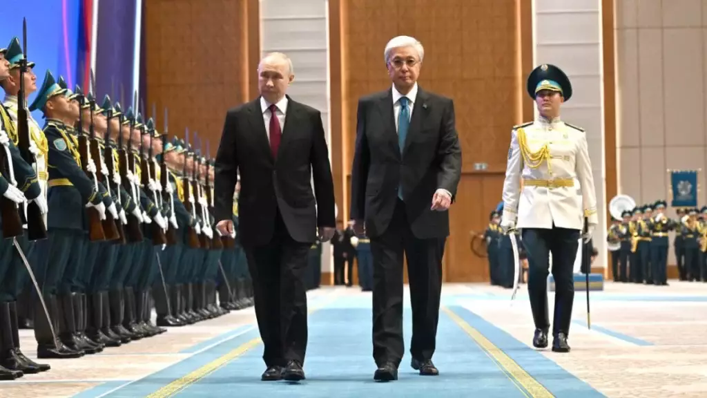 Мемлекет басшысы Путинді Тәуелсіздік сарайында қарсы алды