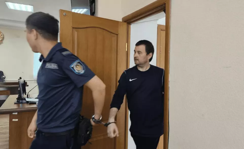 В Костанае начали рассматривать дело о нападении на судебного исполнителя
