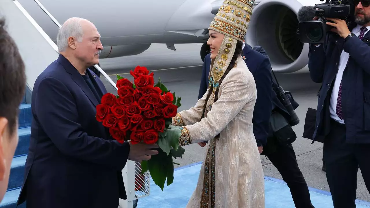 Александр Лукашенко Астанаға жетті: Беларусь басшысының сапары немен байланысты