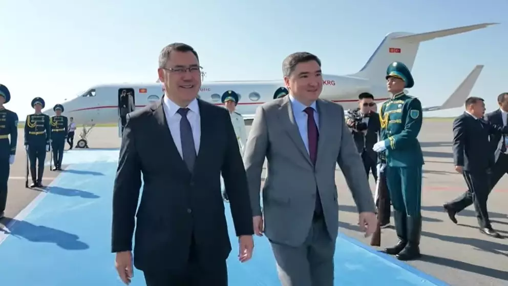 Садыр Жапаров ЕАЭО саммитіне қатысу үшін Астанаға келді