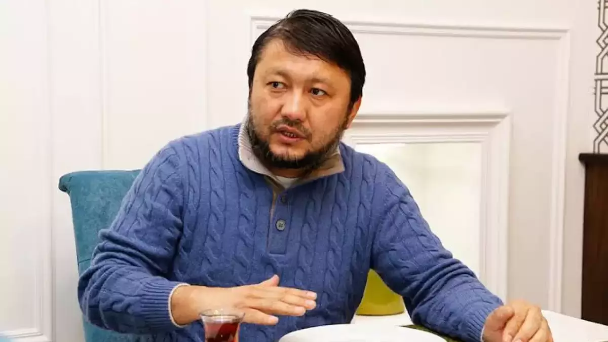"Құдықтағы құрбақадай..." - Мұхамеджан Тазабек өзін сынағандарға астарлы жазба жариялады