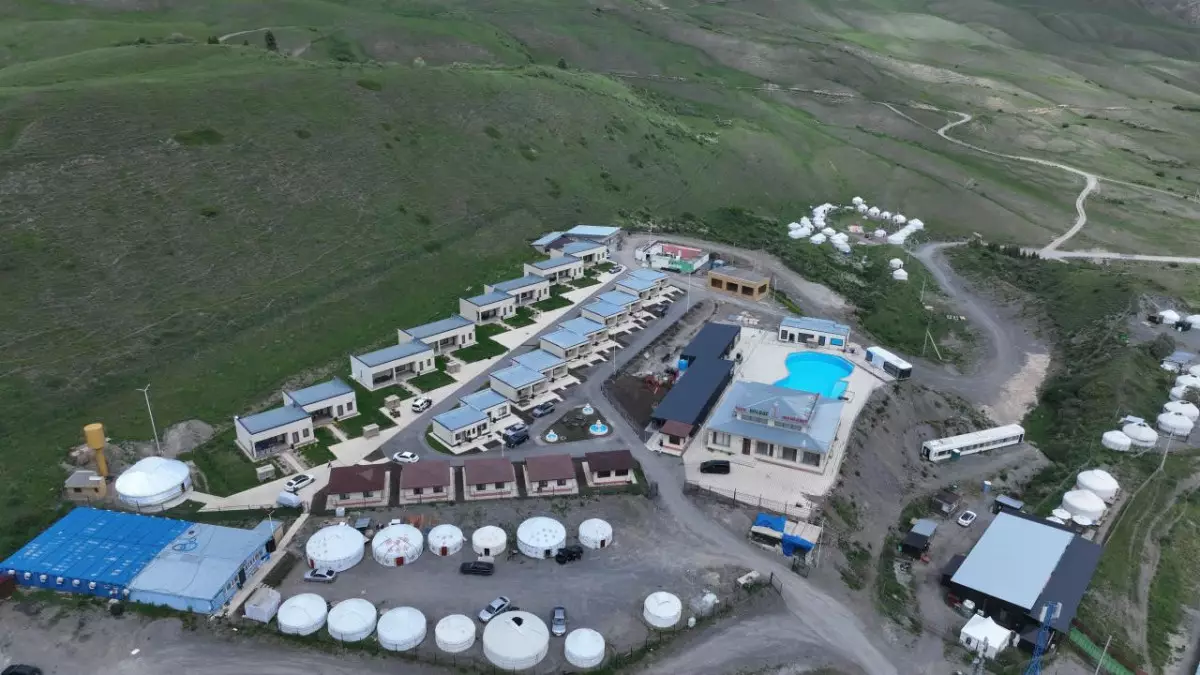 Глава МЧС ознакомился с условиями отдыха сотрудников в курортной зоне Кольсай