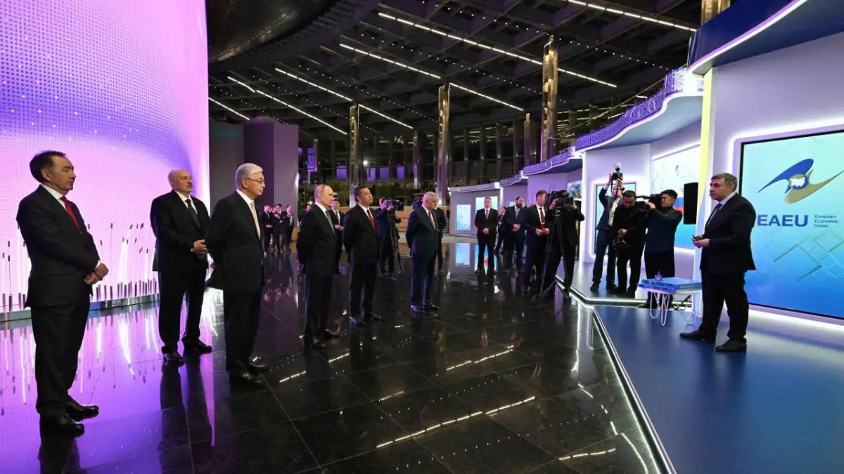 Главы стран ЕАЭС посетили выставку Евразийского экономического форума