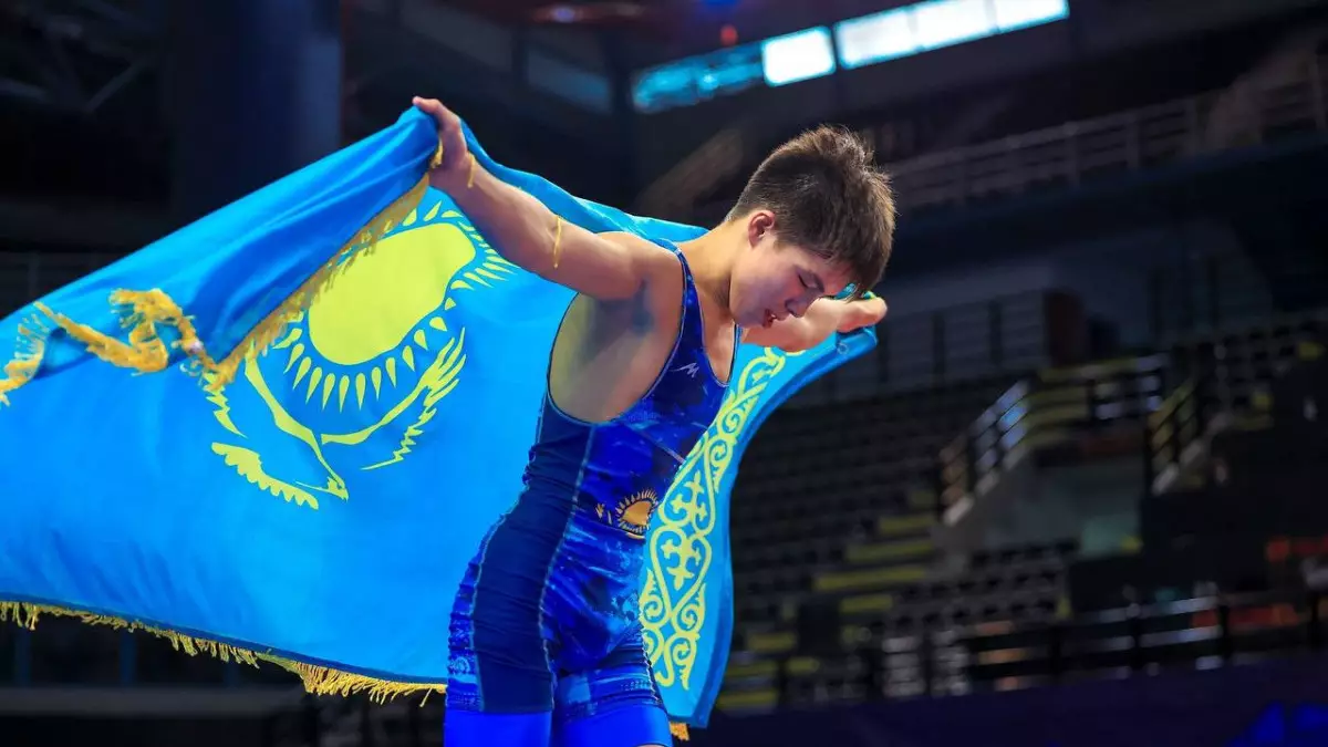 Казахстан завоевал четыре награды в первый день чемпионата Азии по видам борьбы