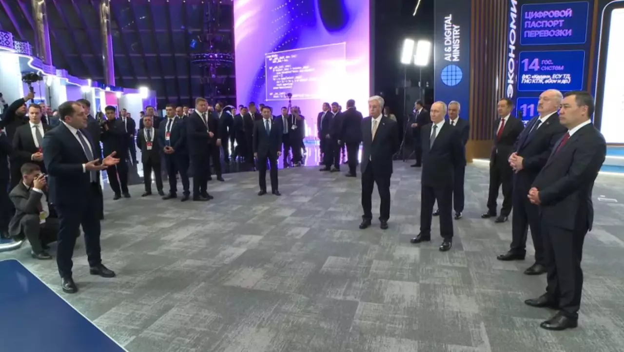 ЕАЭО мемлекеттерінің басшылары арнайы көрмені тамашалады