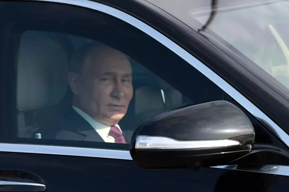 Владимир Путин перед визитом в Казахстан подарил республике четырех амурских тигров.