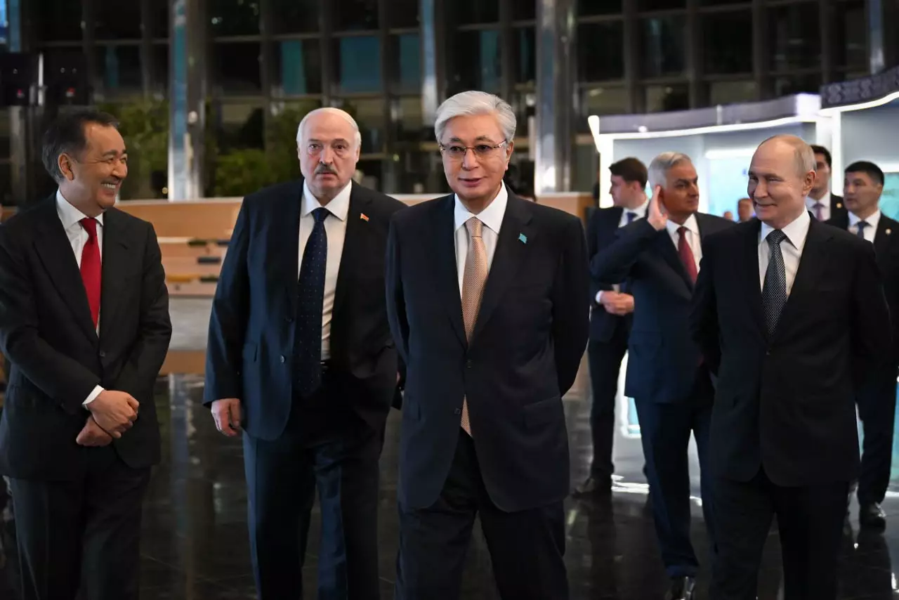 Главы государств – членов ЕАЭС посетили выставку Евразийского экономического форума